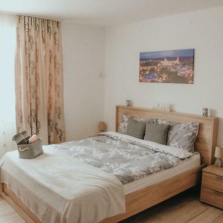 Apartament 1 Decembrie Διαμέρισμα Άλμπα Ιούλια Εξωτερικό φωτογραφία